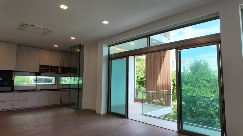 ด่วน! ลดเป็นล้าน บ้านสุดหรูสไตล์โมเดิร์นลอฟท์ VIVE Rama9 หลังมุม ติดสวน