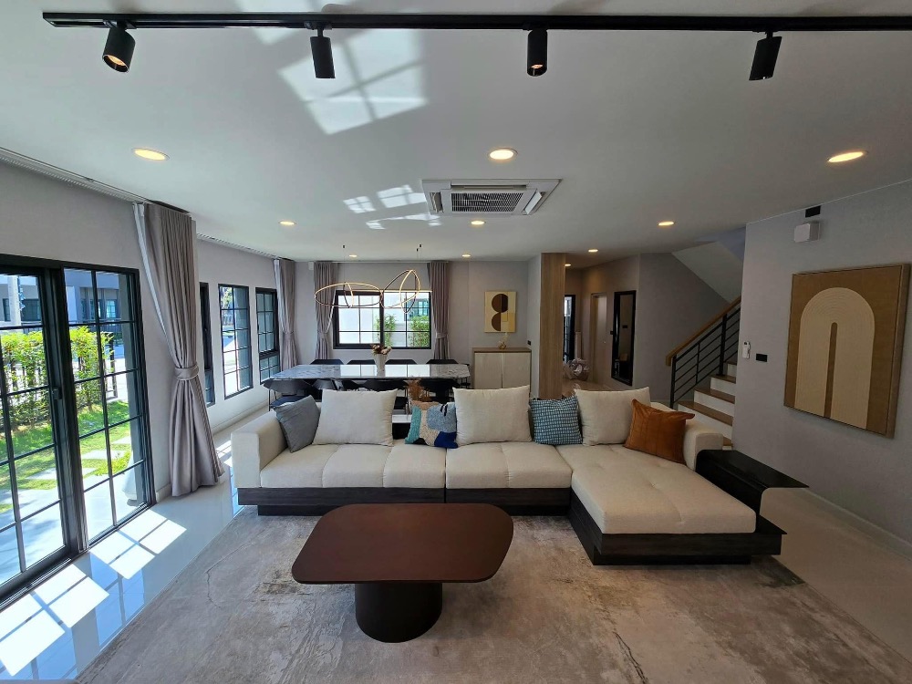 ให้เช่า! บ้านเดี่ยวหรู Centro Bangna พร้อมที่ดินแปลงใหญ่