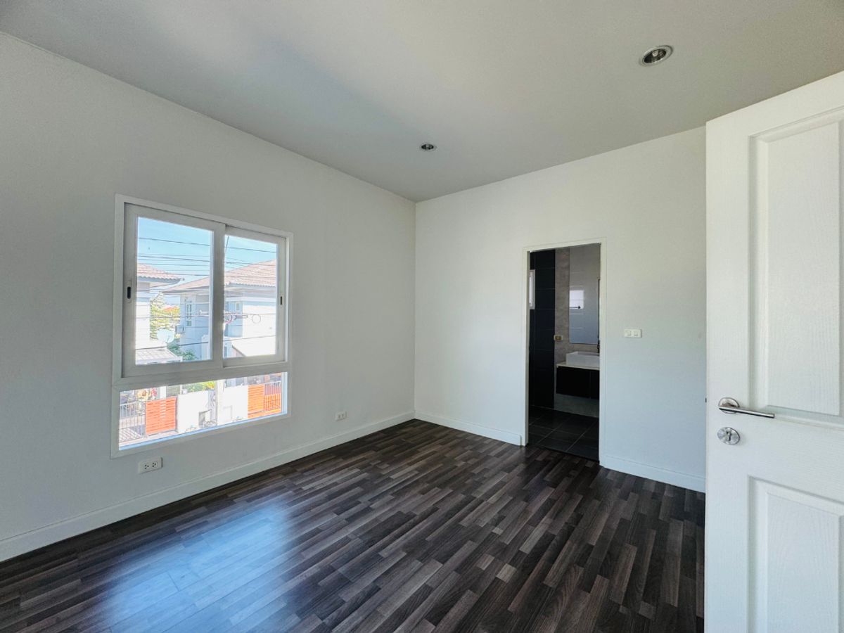 ขายบ้านเดี่ยว รามอินทรา109(พระยาสุเรนทร์) โครงการ Iconature บ้านเปล่าไม่เคยเข้าอยู่  เพียง 200เมตร ถึงหน้าถนนรามอินทรา