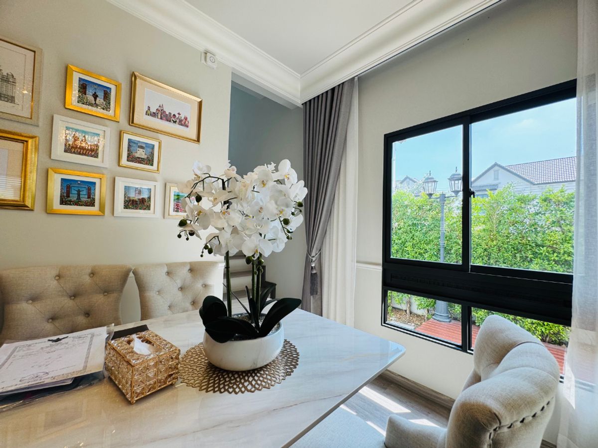 ขายบ้านเดี่ยว 2 ชั้น สราญสิริ รามคำแหง Sanransiri Ramkhamhaeng บ้านสไตล์ Modern Farmhouse แปลงหน้าสวนของโครงการ