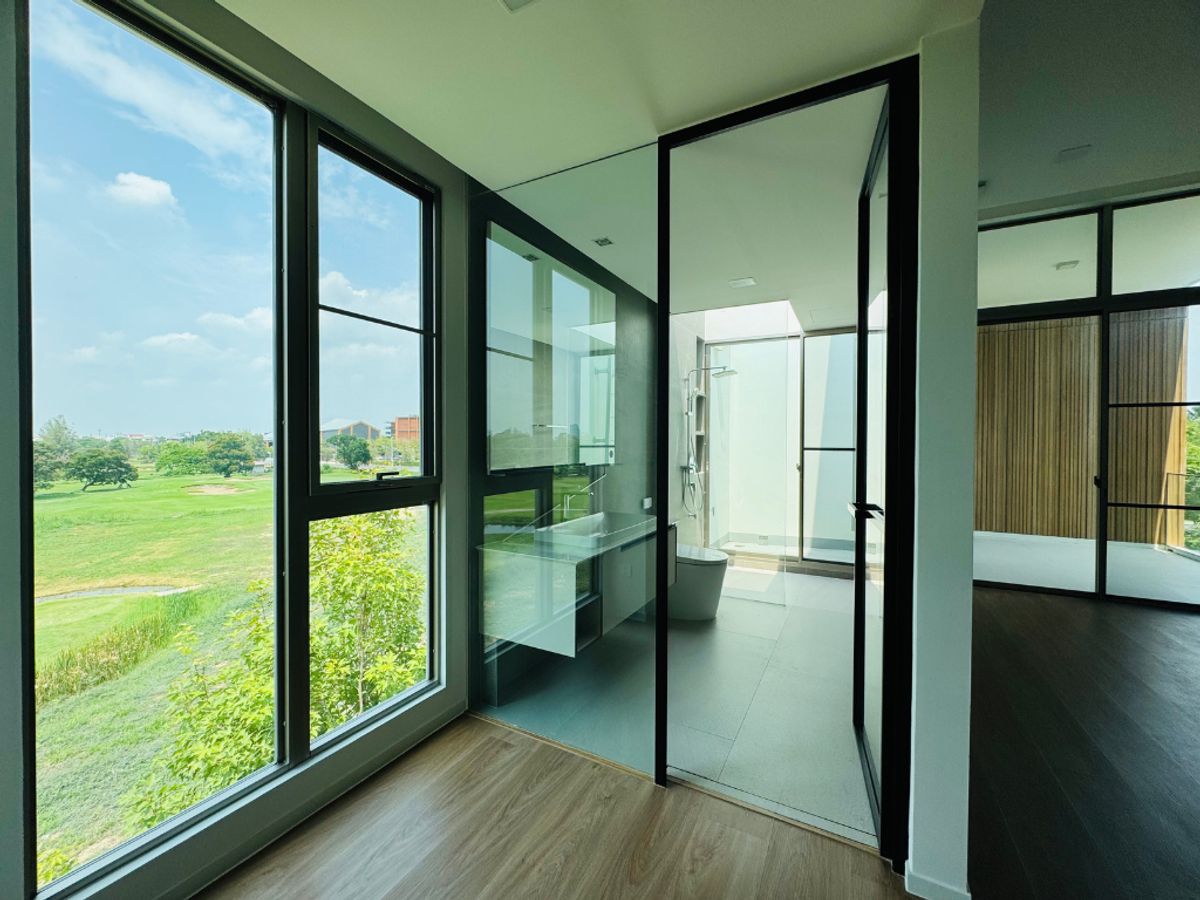 วีเว่ พระราม9 บ้านแปลงสวยติดสนามกอล์ฟพร้อมวิวสระ เพียงไม่กี่ก้าวถึง Wellington college