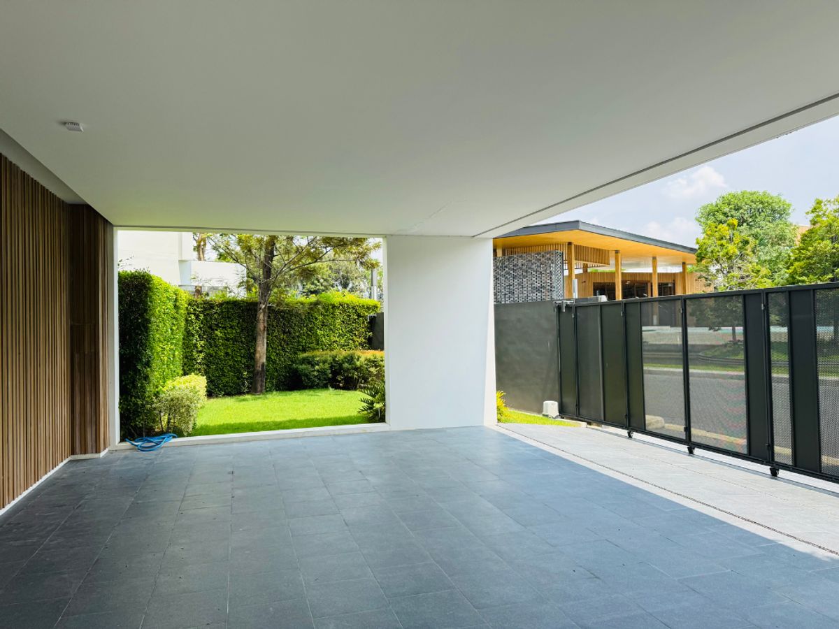 วีเว่ พระราม9 บ้านแปลงสวยติดสนามกอล์ฟพร้อมวิวสระ เพียงไม่กี่ก้าวถึง Wellington college