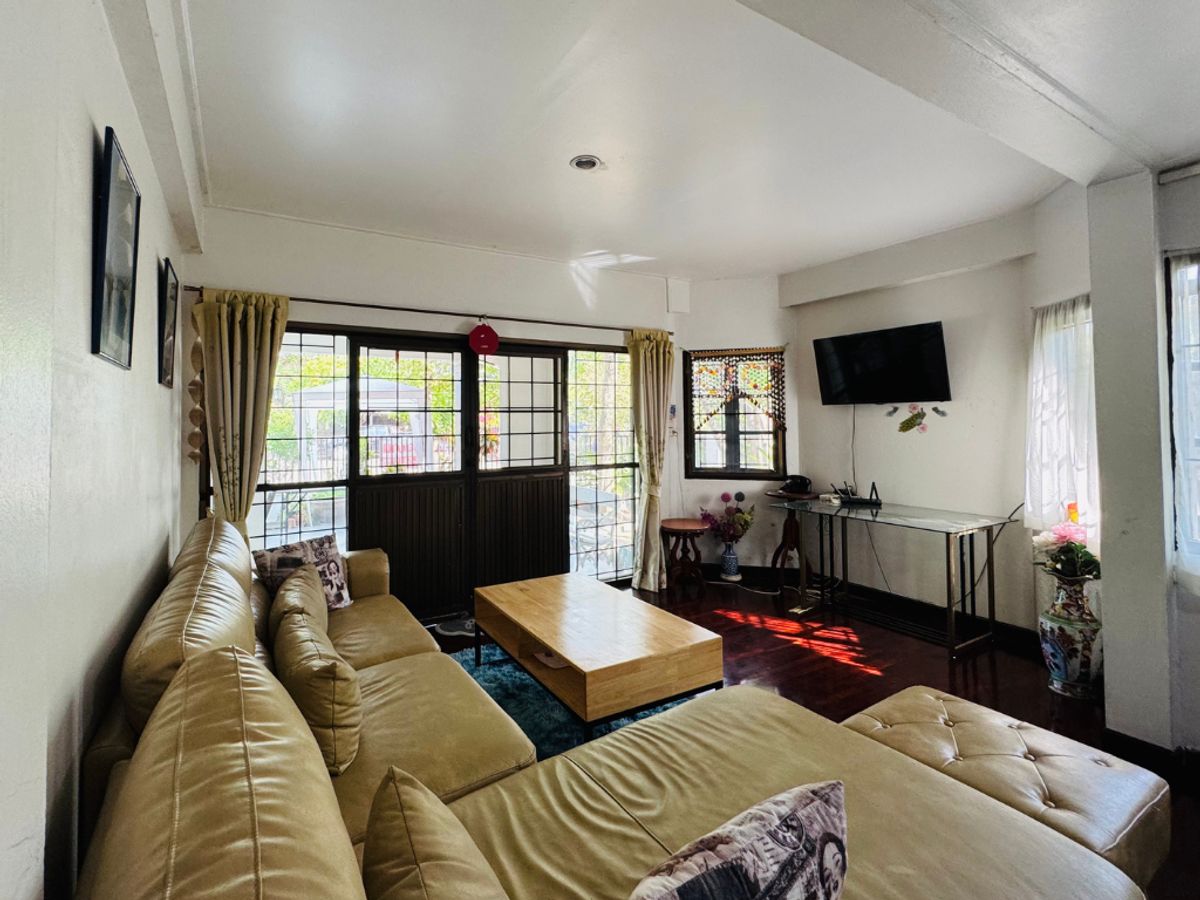 บ้านเดี่ยวหลังมุมพื้นที่กว้าง ใกล้ทะเลสาบสัมมากรรามคำแหง เหมาะรีโนเวท