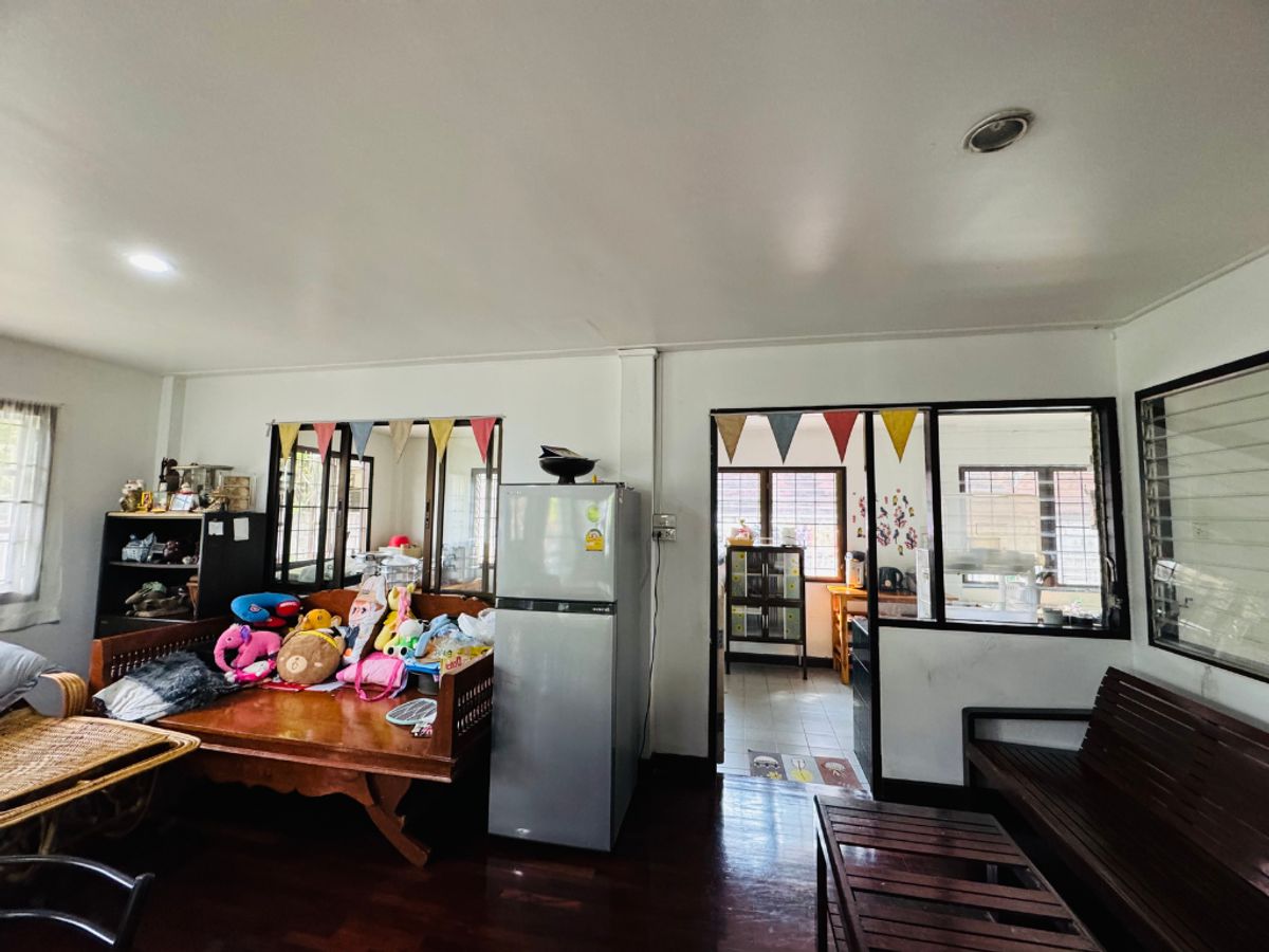 บ้านเดี่ยวหลังมุมพื้นที่กว้าง ใกล้ทะเลสาบสัมมากรรามคำแหง เหมาะรีโนเวท