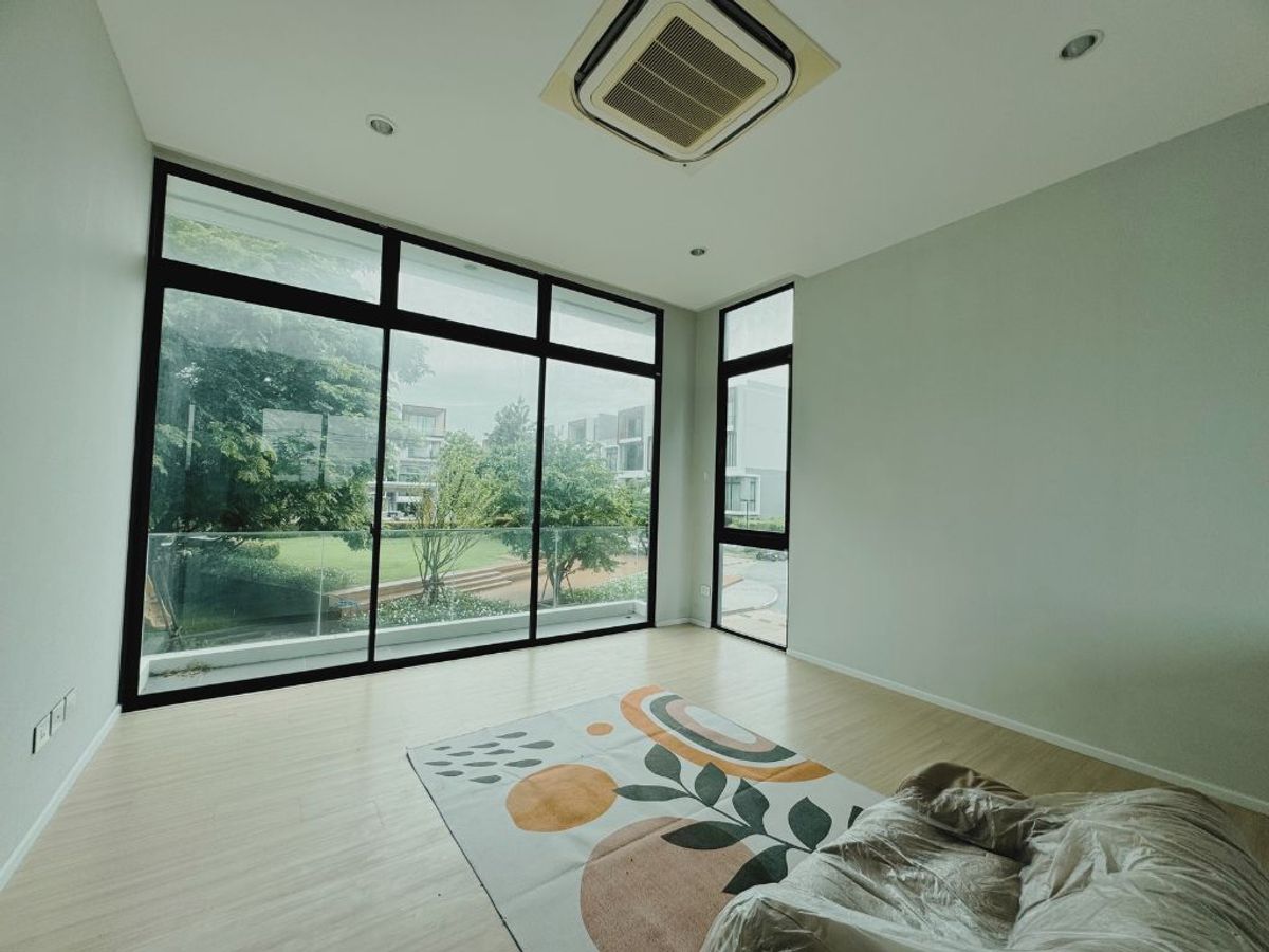 ขายขาดทุน! ทาวน์โฮมหรู 3.5 ชั้น แปลงมุม โครงการ Nirvana Define ศรีนครินทร์–พระราม 9