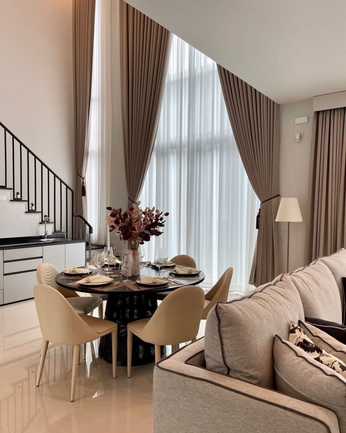 ขาย / ให้เช่า บ้านเดี่ยวหลังใหญ่ ดีไซน์โมเดิร์นสวย เฟอร์นิเจอร์ครบ พร้อมเข้าอยู่ 