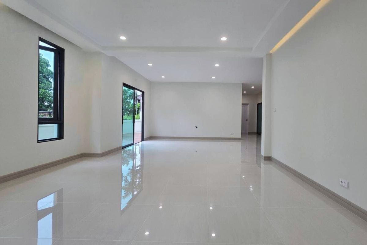 ขายบ้านเดี่ยวหลังมุมใหม่ รีโนเวทใหม่ทั้งหลัง สไตล์ลักชัวรี  เพียง 11.9 ล้าน