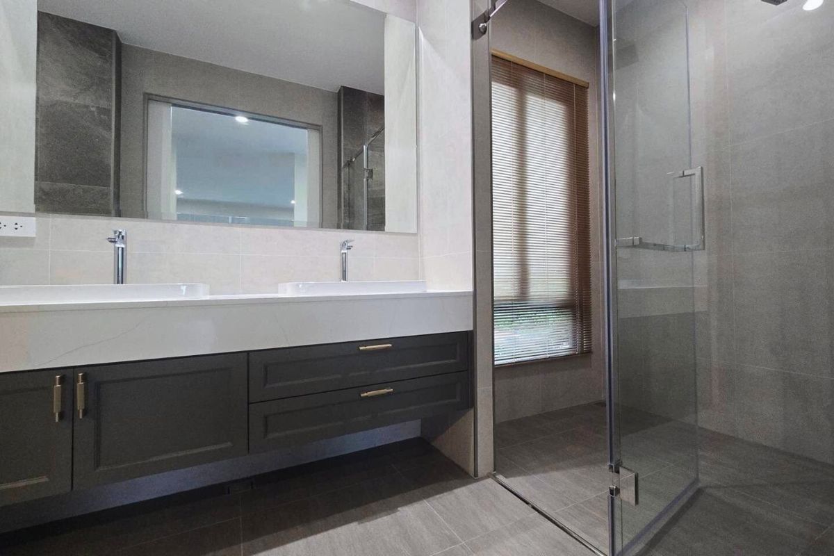 ขายบ้านเดี่ยวหลังมุมใหม่ รีโนเวทใหม่ทั้งหลัง สไตล์ลักชัวรี  เพียง 11.9 ล้าน