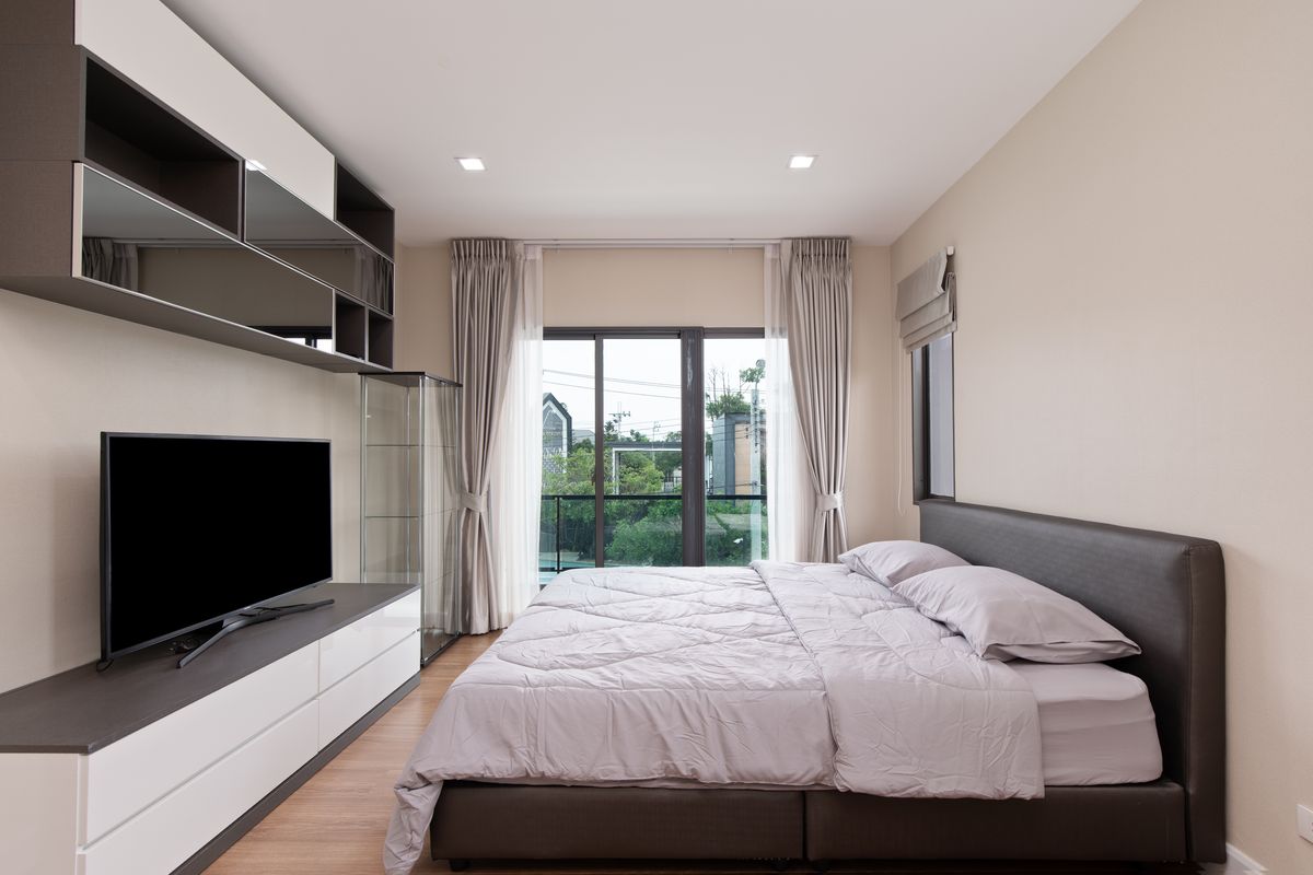 ให้เช่า บ้านเดี่ยว เวนิว พระราม 9หลังมุม ทำเลดี หน้าโครงการ วิวสระว่ายน้ำ เฟอร์นิเจอร์ครบ พร้อมเข้าอยู่ทันที