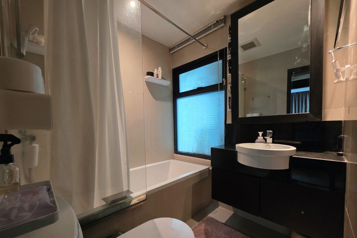 ราคาดีที่สุด ขายคอนโดห้องมุมใจกลางสาทร ใกล้รถไฟฟ้า ติดออฟฟิศในเมือง