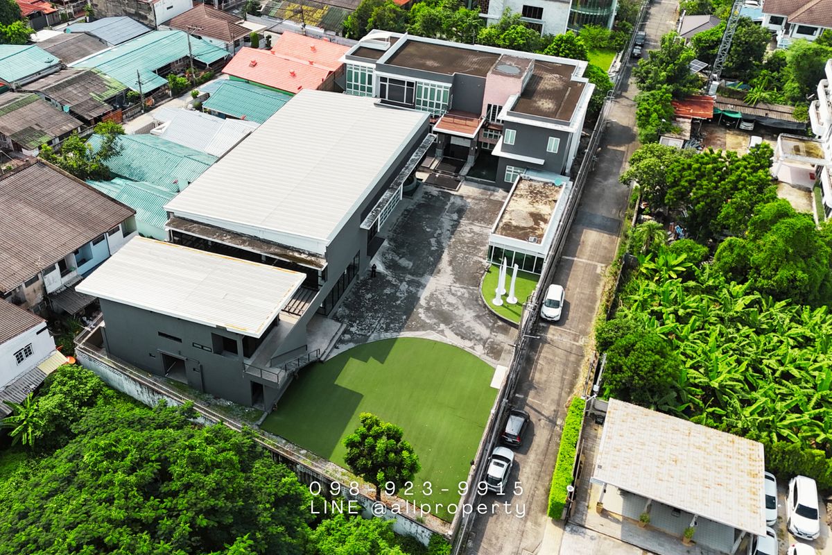 🏡 ขายบ้านพูลวิลล่าหลังใหญ่ ใจกลางเมือง ที่ให้คุณได้ทั้ง “บ้าน – พื้นที่ทำงาน – พื้นที่ใช้ชีวิต” ครบในที่เดียว