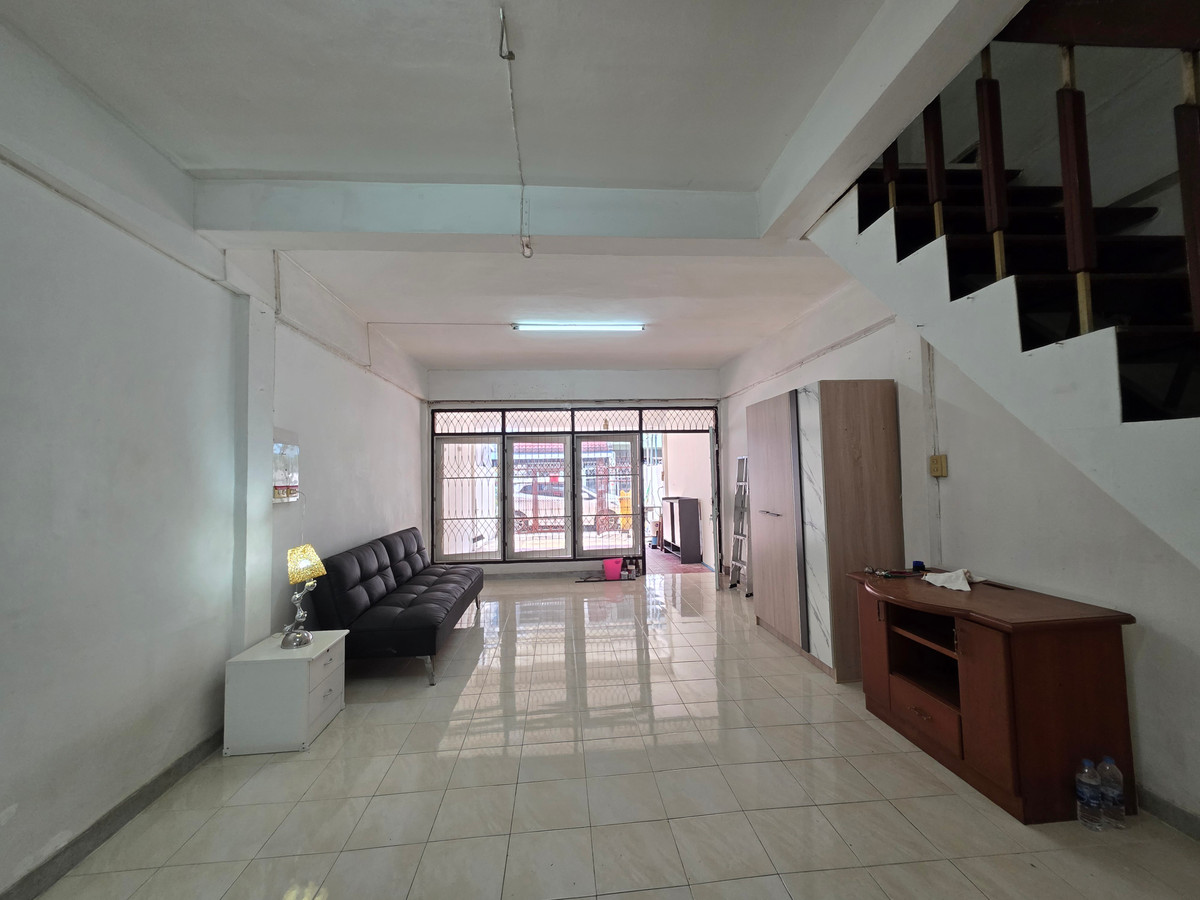 🏠 ให้เช่าทาวน์เฮาส์ 2 ชั้น เลี้ยงสัตว์ได้ ทำเลรัชดาซอย 3 – โพธิ์ปั้น 5 ใกล้ MRT พระราม 9 