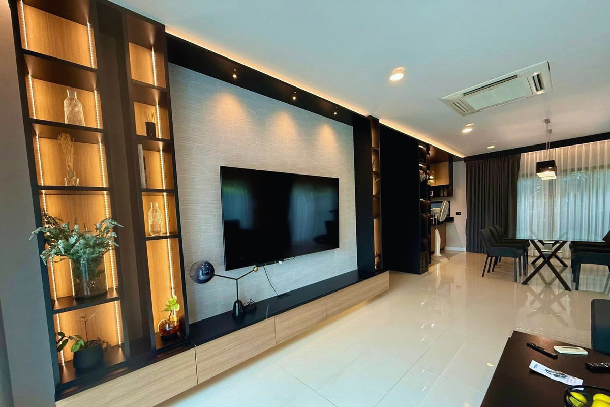 ให้เช่าบ้านหรูพร้อมเฟอร์ฯ 4 ห้องนอน ใกล้โรงเรียนอินเตอร์ กรุงเทพกรีฑา 2