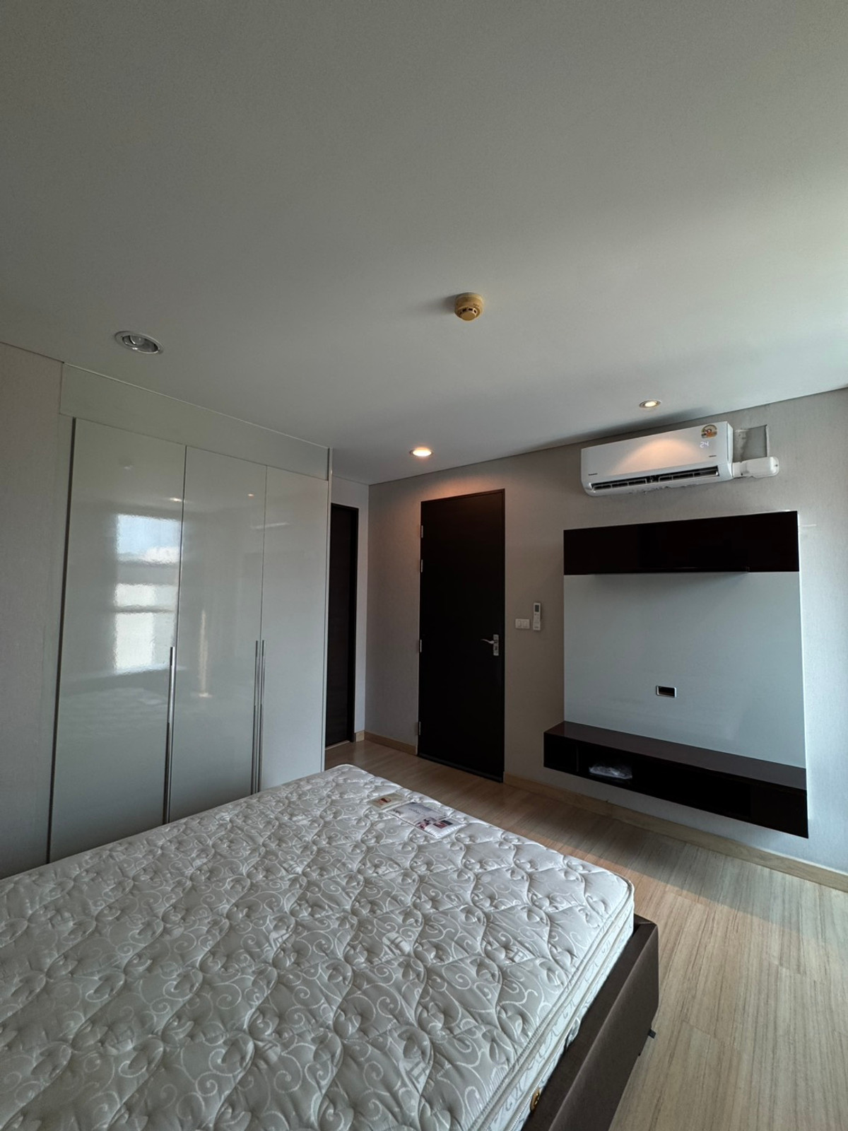 ขายคอนโดห้องใหญ่ใกล้บีทีเอสราชเทวีเพียง 200ม. ราคาเพียง 7ล้านนิดๆ