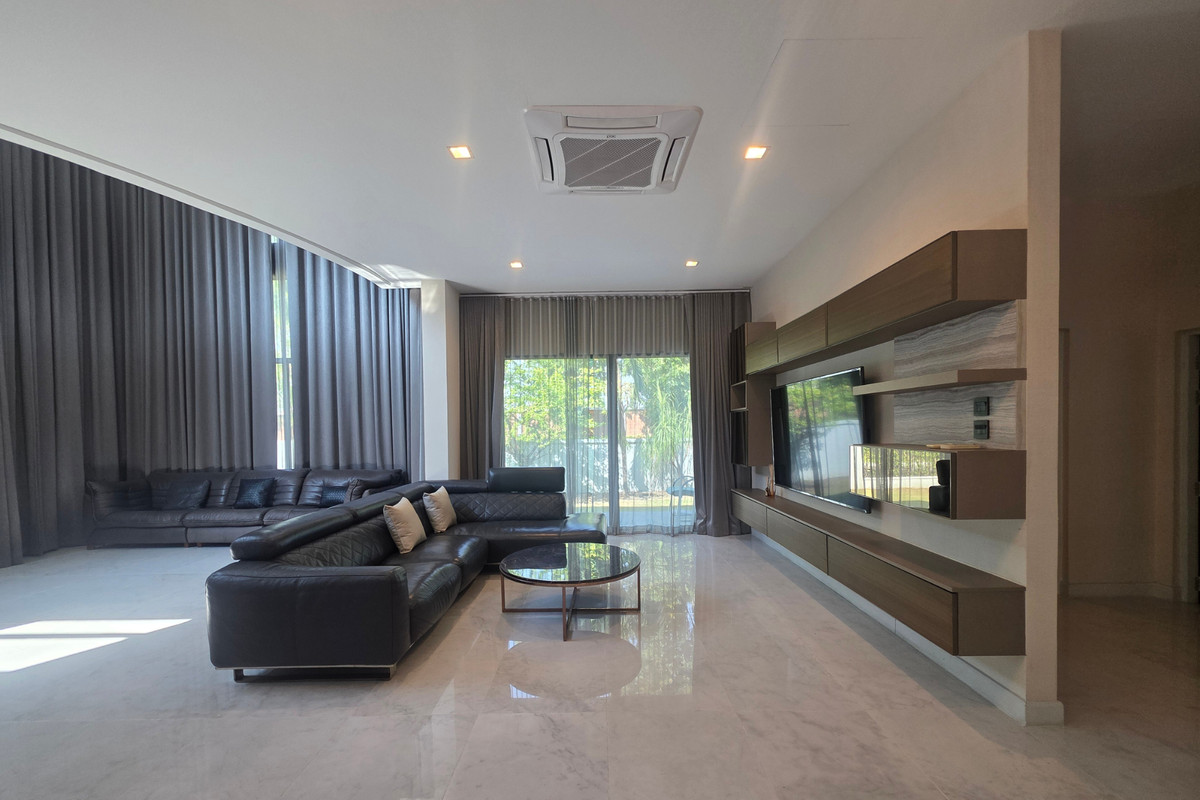 ซื้อตอนนี้ดีที่สุด ขายบ้านหรู 3 ชั้น ที่ดินใหญ่153ตร.วา. แกรนด์ บางกอก บูเลอวาร์ด พระราม 9