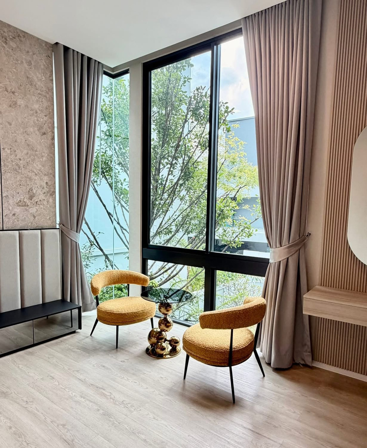 ให้เช่าบ้านเดี่ยว3ชั้น มีลิฟท์ส่วนตัว ตกแต่งพร้อมหิ้วกระเป๋าเข้าอยู่