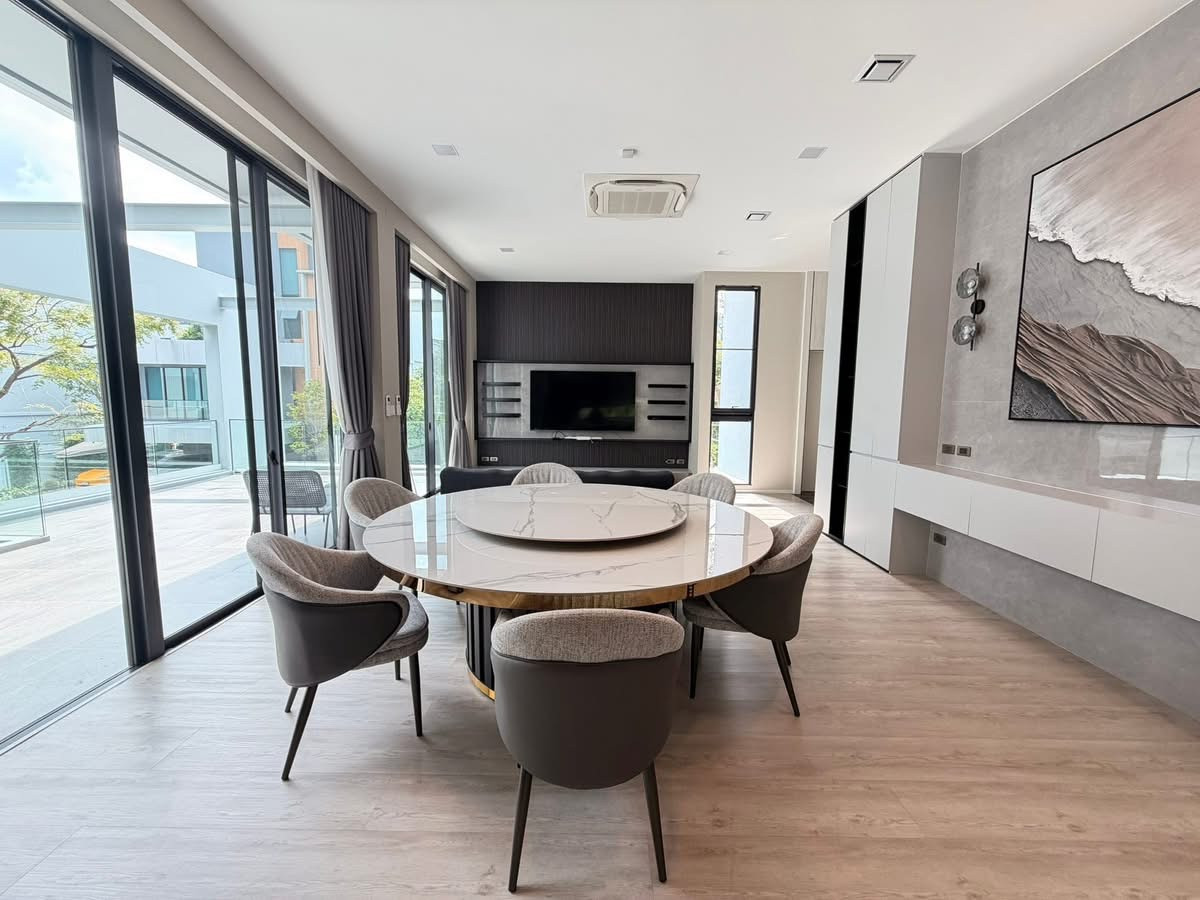 ให้เช่าบ้านเดี่ยว3ชั้น มีลิฟท์ส่วนตัว ตกแต่งพร้อมหิ้วกระเป๋าเข้าอยู่