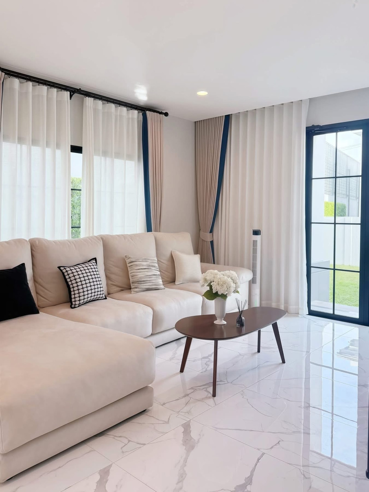 ให้เช่าบ้านเดี่ยวหลังมุม เศรษฐสิริ เสรีไทย พร้อมอยู่ เฟอร์ครบ