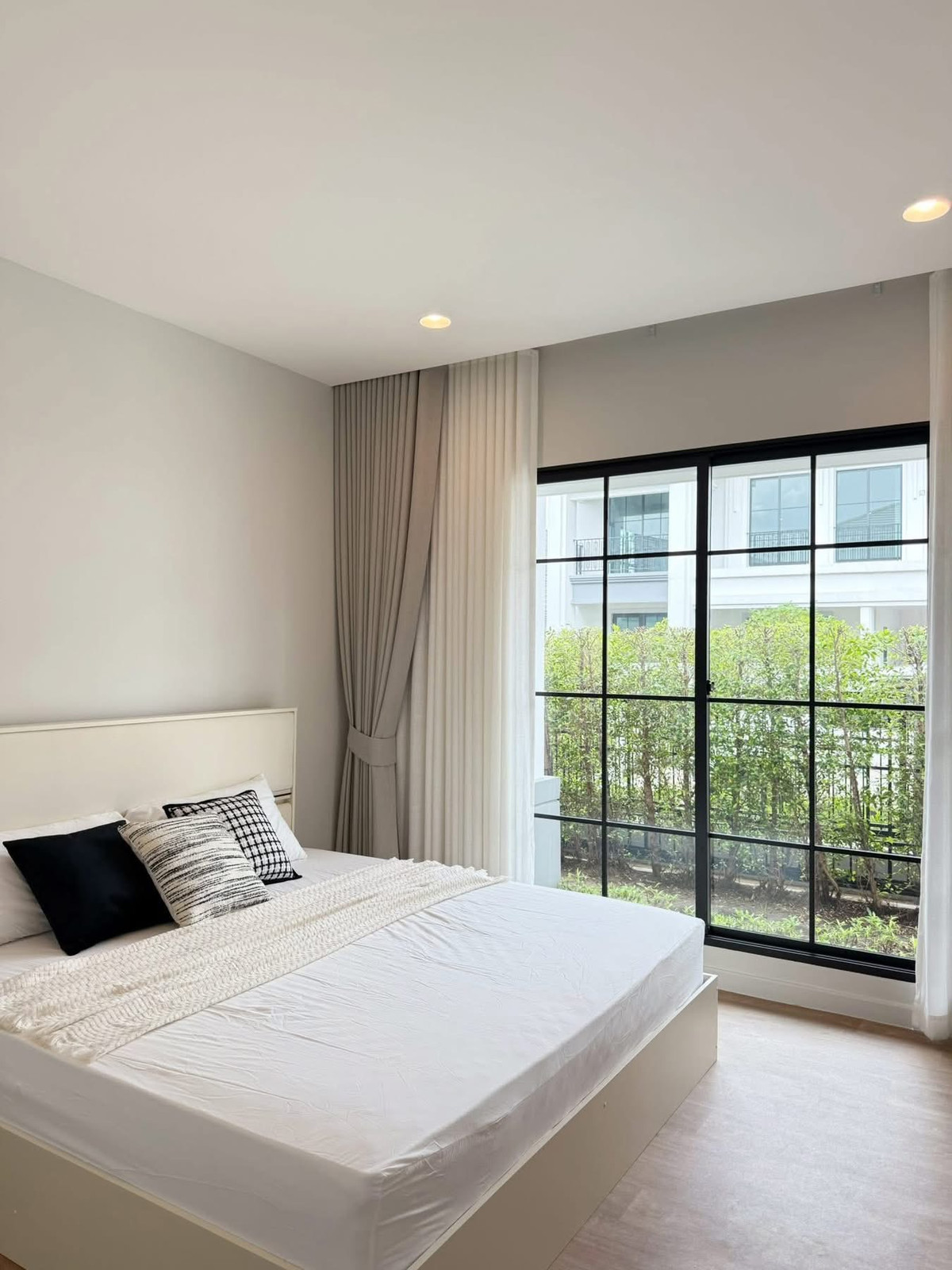 ให้เช่าบ้านเดี่ยวหลังมุม เศรษฐสิริ เสรีไทย พร้อมอยู่ เฟอร์ครบ