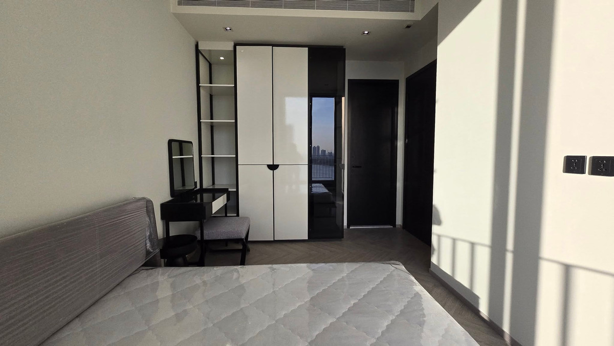 ขายคอนโด 2 ห้องนอน ริเวอร์ไซด์ ห้องวิวแม่น้ำ ใกล้ BTS กรุงธนบุรี