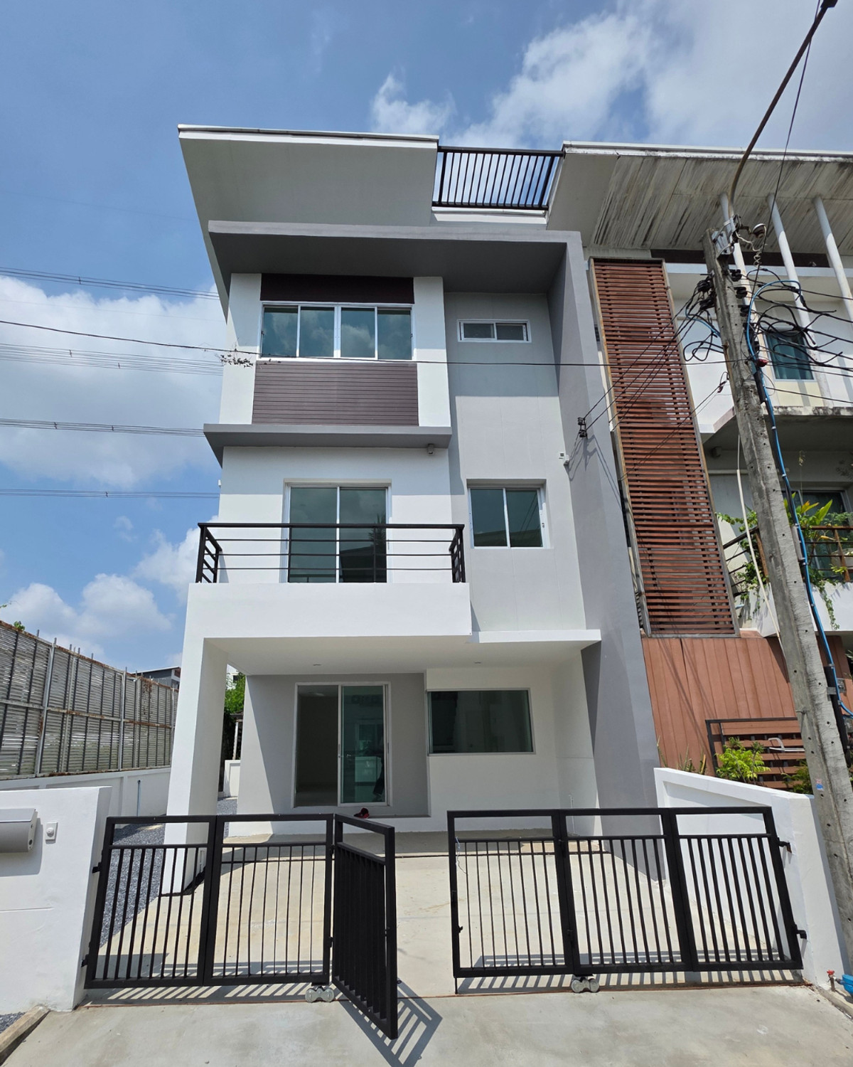 🔥 ถูกสุดในย่าน! เนอวานา พาร์ค สุขุมวิท 77 หลังมุม รีโนเวทใหม่กริ๊บ ✨ ฟรีโอน! แอร์ใหม่ 4 เครื่อง