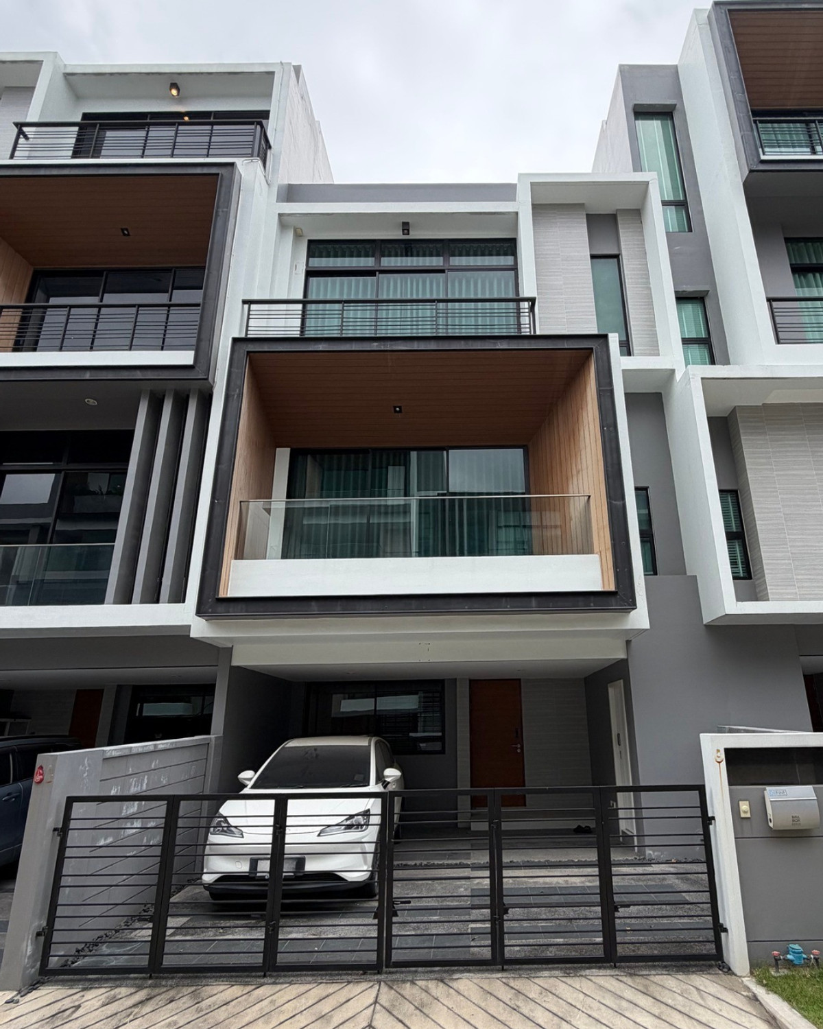 🔥 ติดถนนกรุงเทพกรีฑาตัดใหม่! Nirvana Define 3 ชั้น 190 ตรม. 💼 ปรับเป็นออฟฟิศได้ 💎 ราคาดีที่สุด!