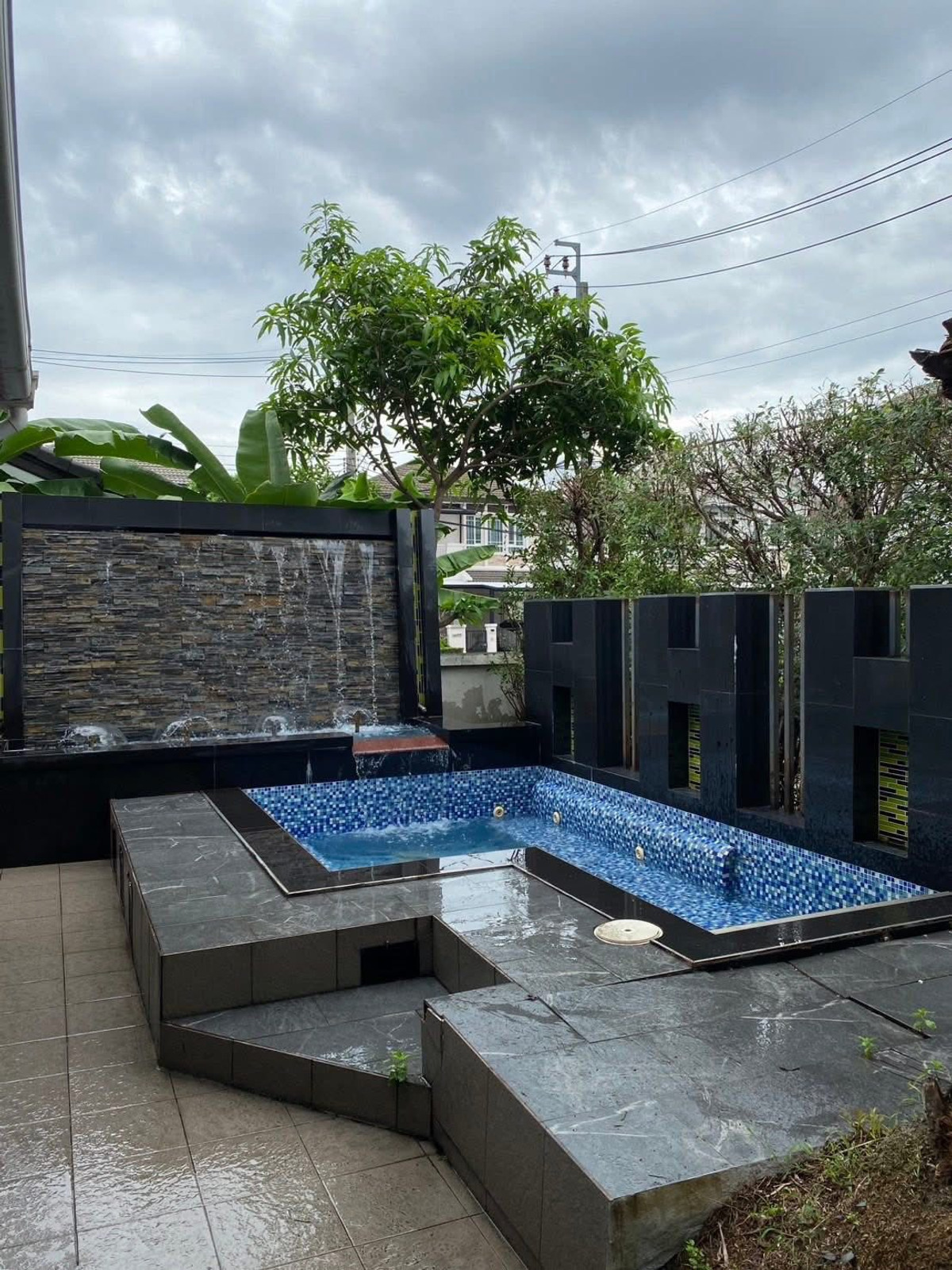 🔥 หลังมุมที่ดินใหญ่! มัณฑนา พระราม 9-ศรีนครินทร์ 70.8 ตรว. 💎 มีสระจากุชชี่ส่วนตัว ✨ ราคาคุ้มที่สุด!