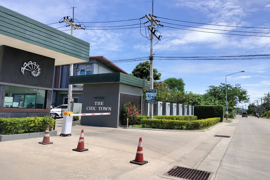 The-Chic-Town-Lat-Lum-Kaeo