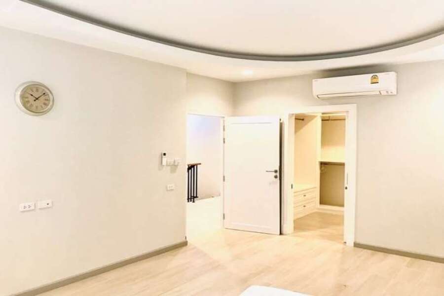 ณ-ชเลเพลส